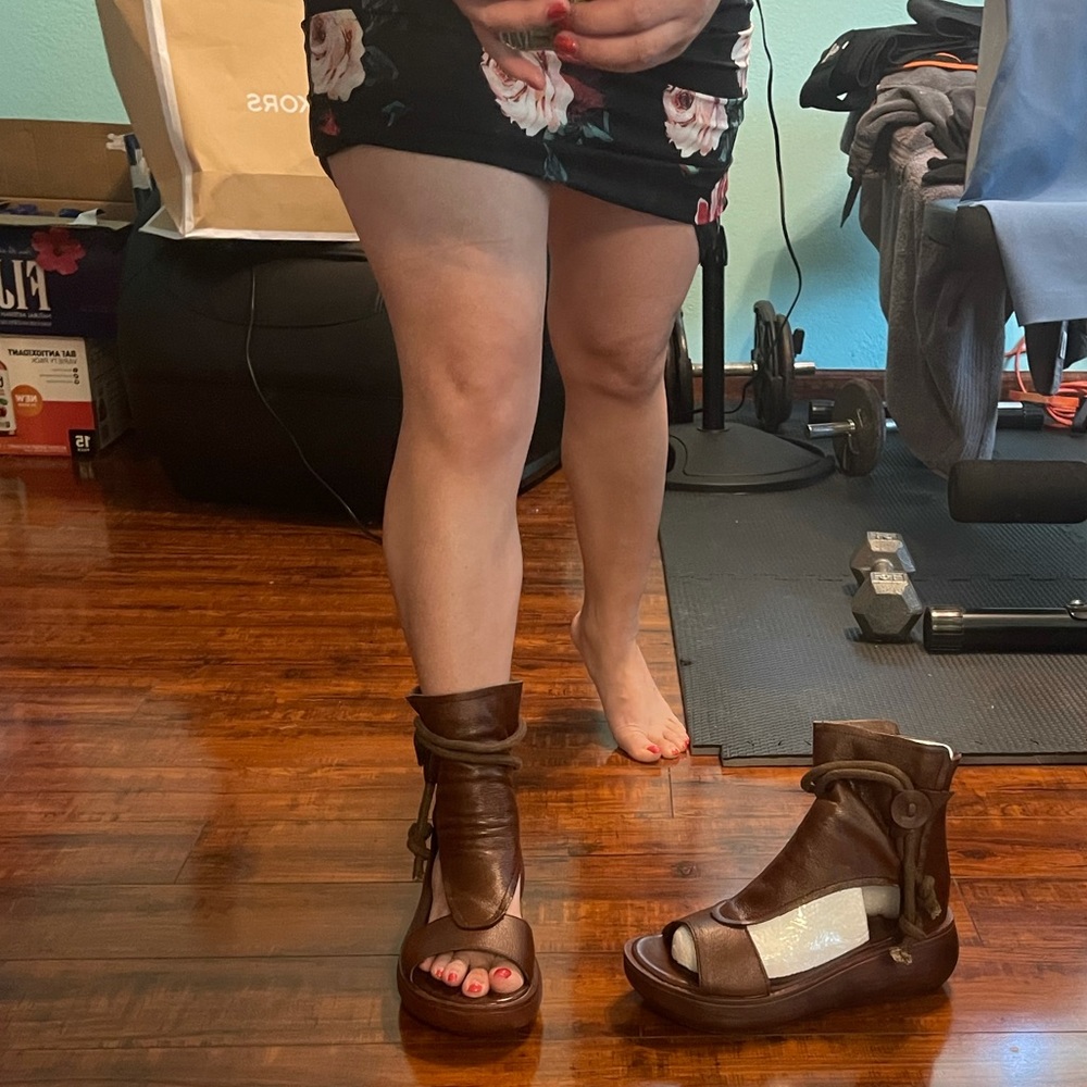 Shoes - Picture 2 of 6
